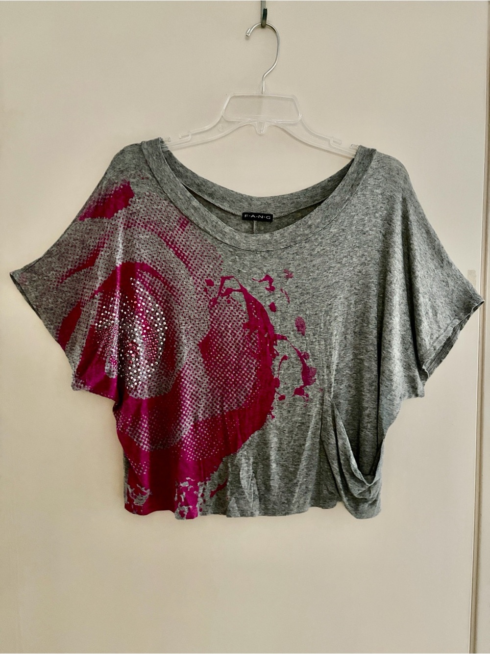 FANG Grey Crop Knit Top w/Magenta Graphic & Embellishment! Small front pocket! M